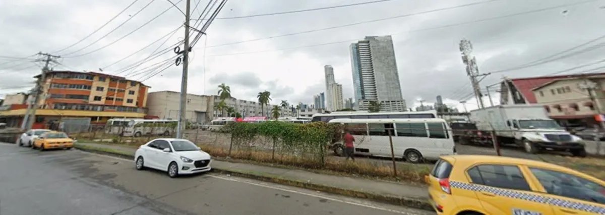 Se vende terreno comercial una cuadra de ave. balboa