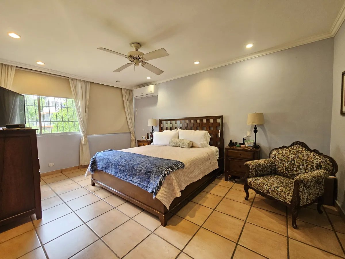 Venta de casa con terreno - en el carmen por debajo del avaluo
