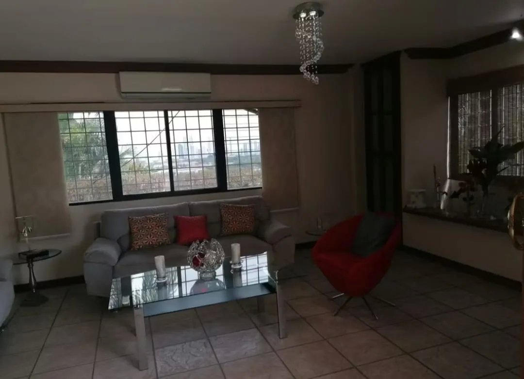 Se vende casa en villa lucre