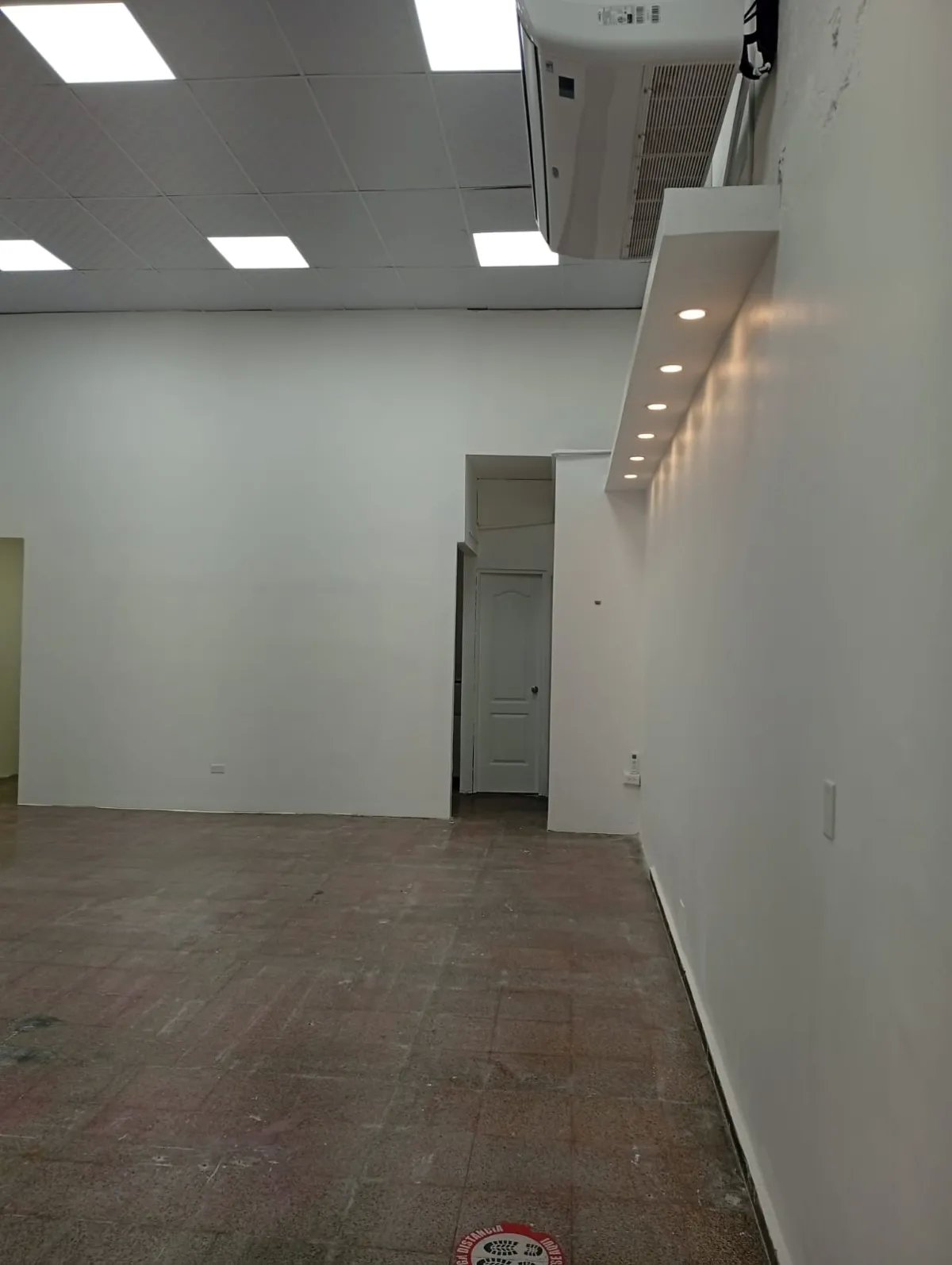 Alquiler de local comercial en plaza 12 de octubre