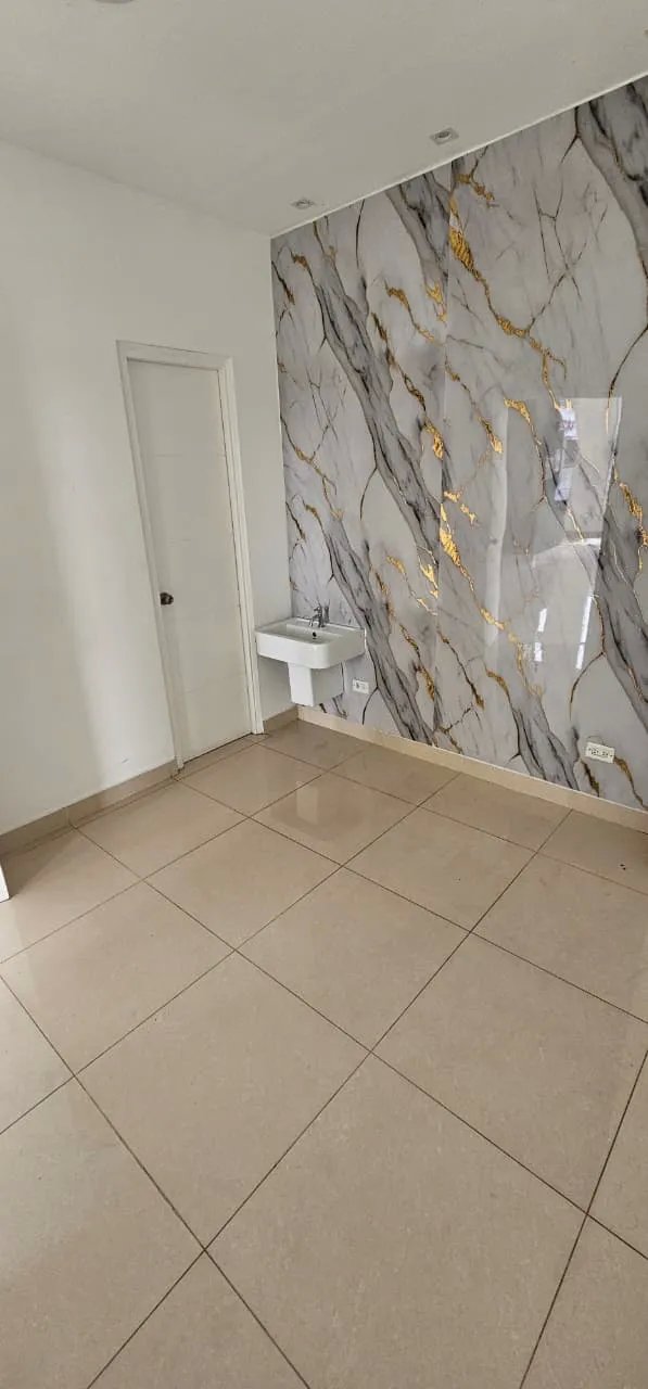 Alquiler de local en plaza signature, brisas del golf
