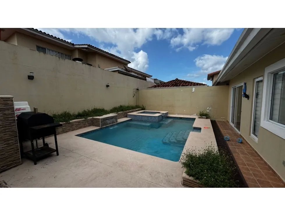 Venta de casa en ph villa tivolii, villas del golf