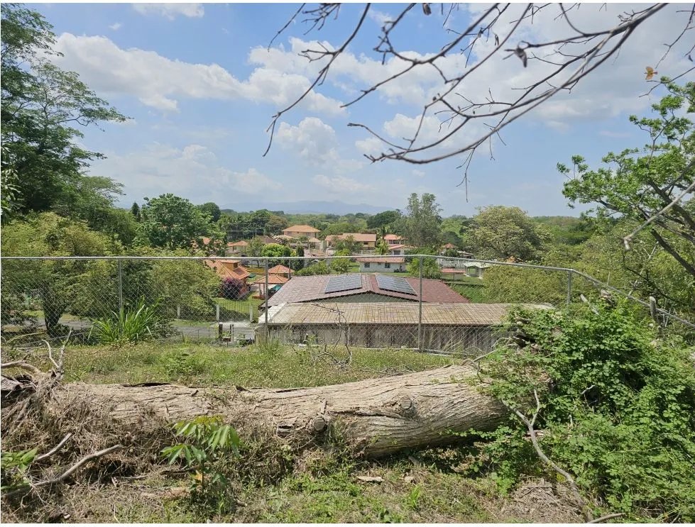 Se vende lote a pasos del mar en costa esmeralda, san carlos.
