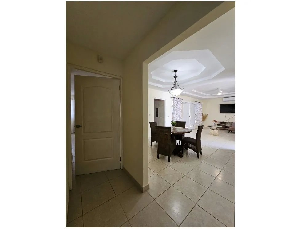 Venta/alquiler de casa en villas del golf, chitré