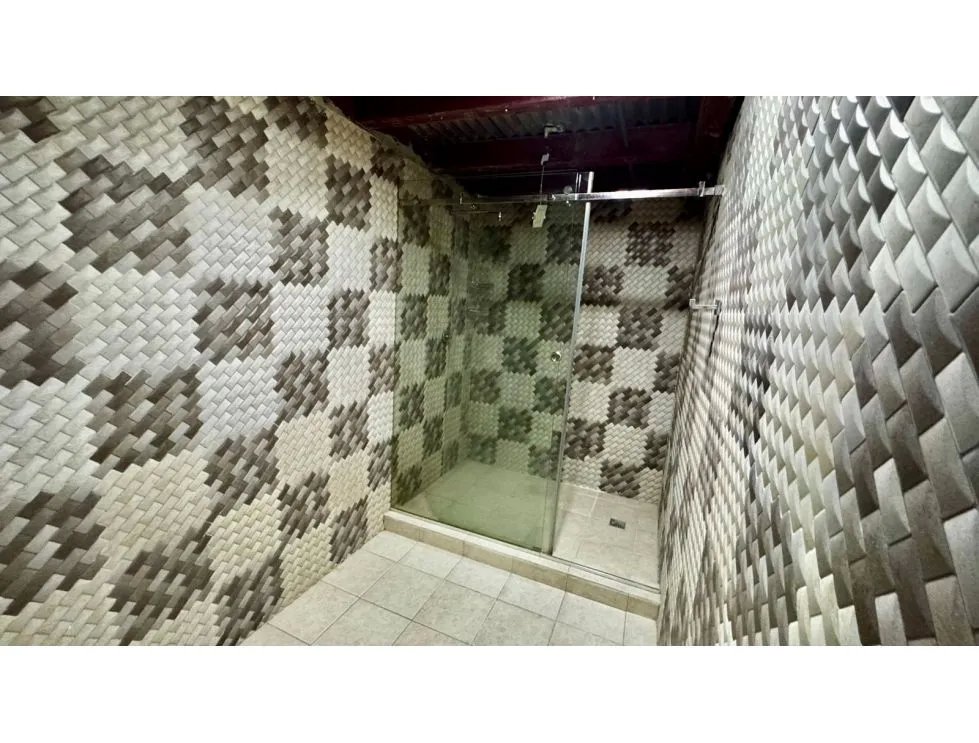 Se vende/alquila local comercial en plaza costa sur  486 m²