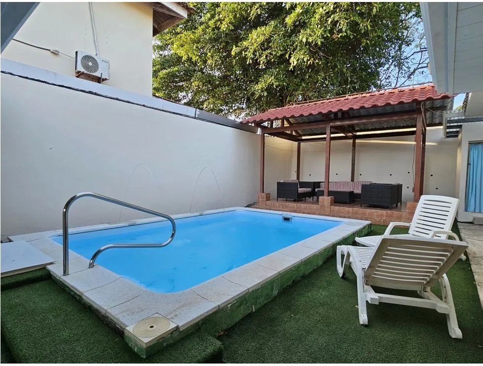 Alquiler/venta de casa con piscina en villas del golf, chitré herrera