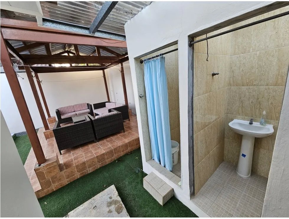 Alquiler/venta de casa con piscina en villas del golf, chitré herrera