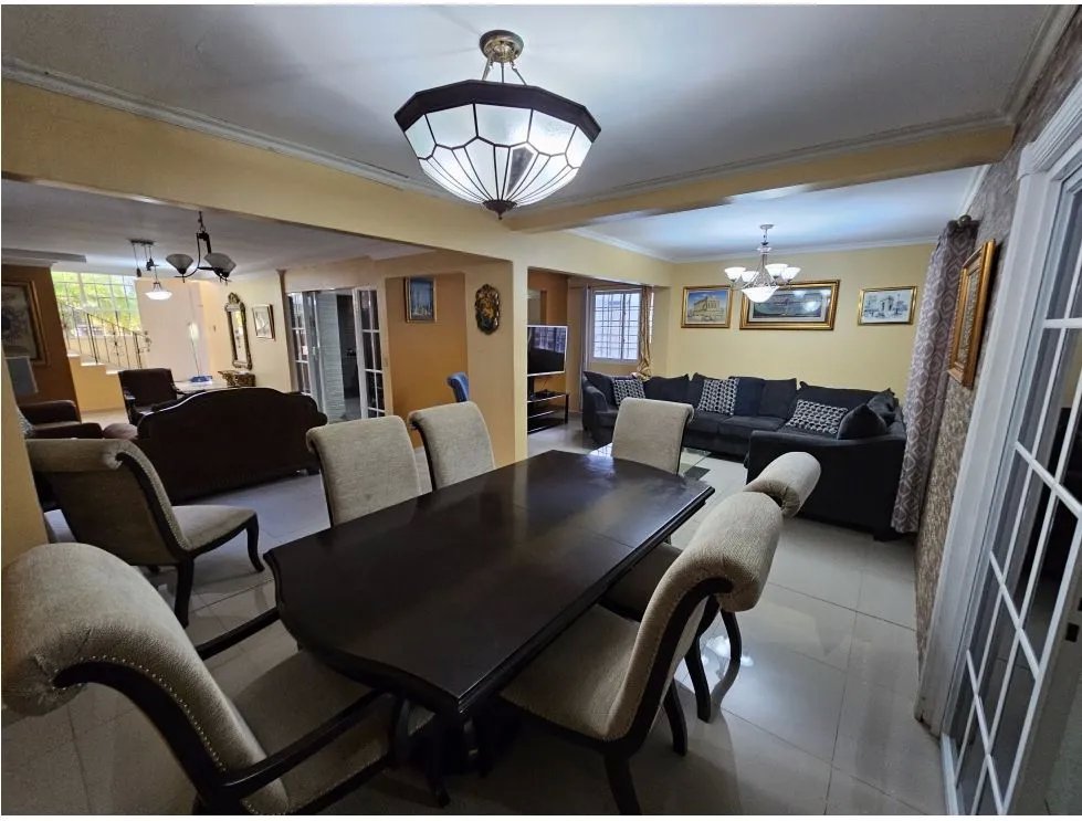 Alquiler/venta de casa con piscina en villas del golf, chitré herrera