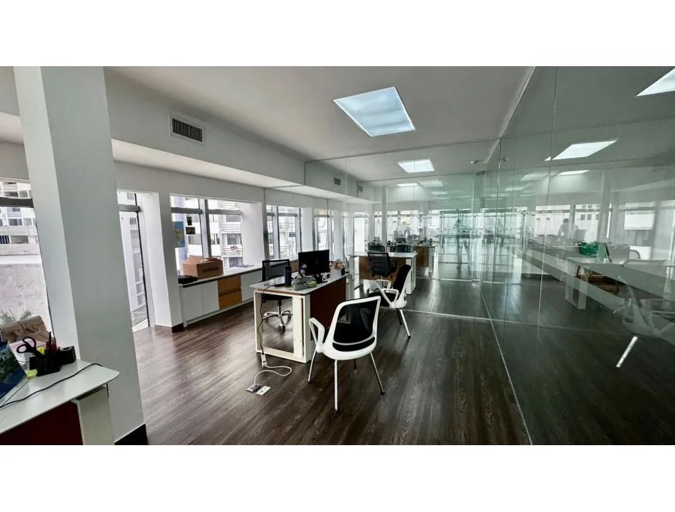 Venta de oficina con vista al mar en torre bac, avenida balboa.