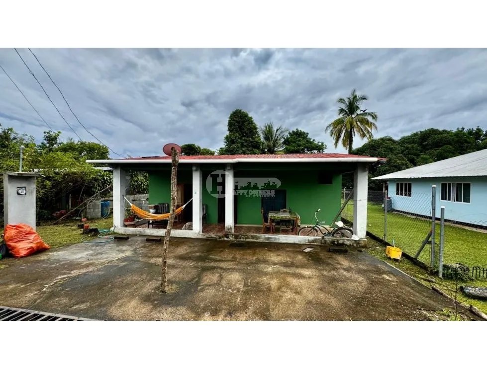 Venta de casa en el centro de pedasí.