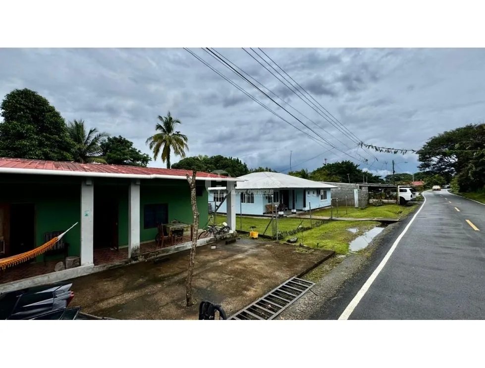 Venta de casa en el centro de pedasí.