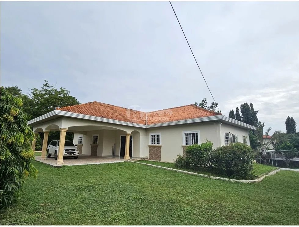 Venta de casa con piscina en calle jesús nazareno, chitré