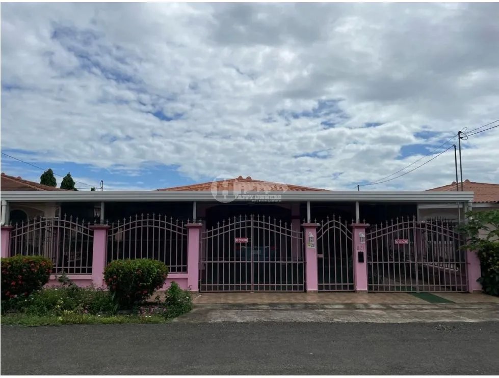 Venta de casa amoblada en urb. los perales - monagrillo