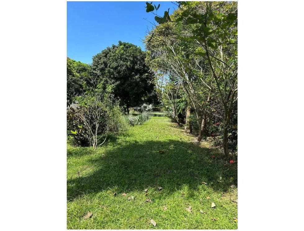 Venta de casa con piscina en pedasí