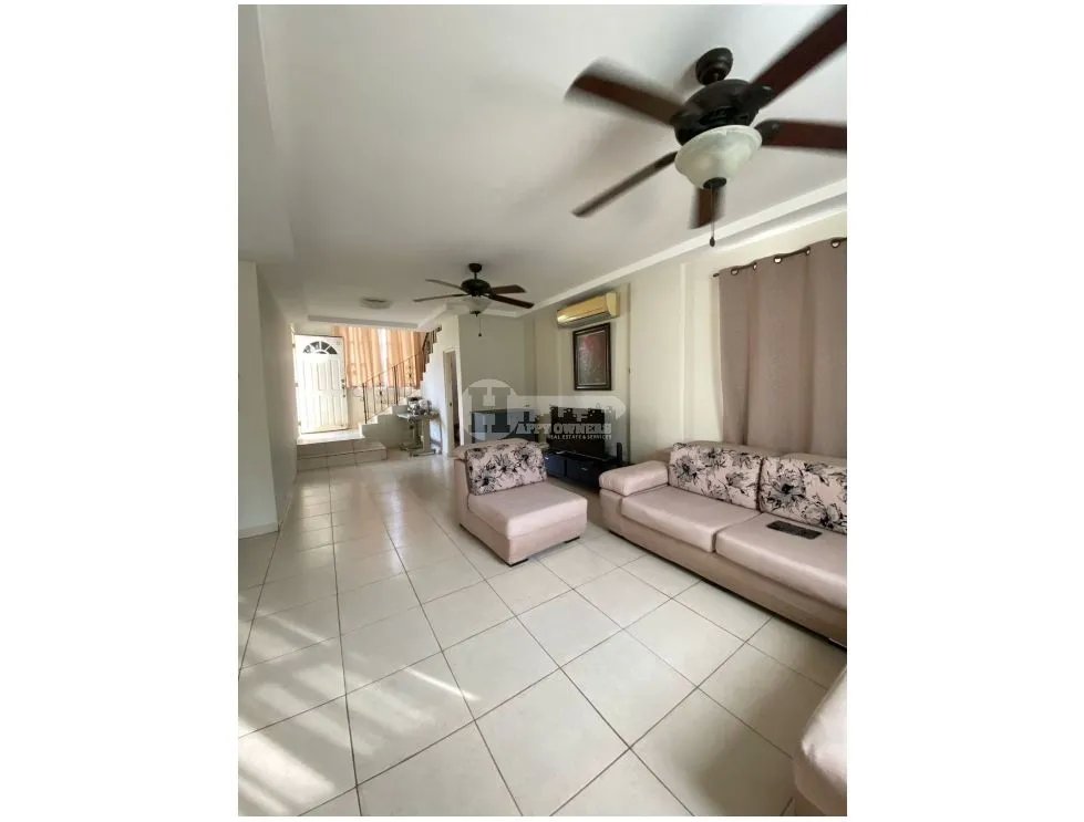 Venta de casa en villas del golf, chitré