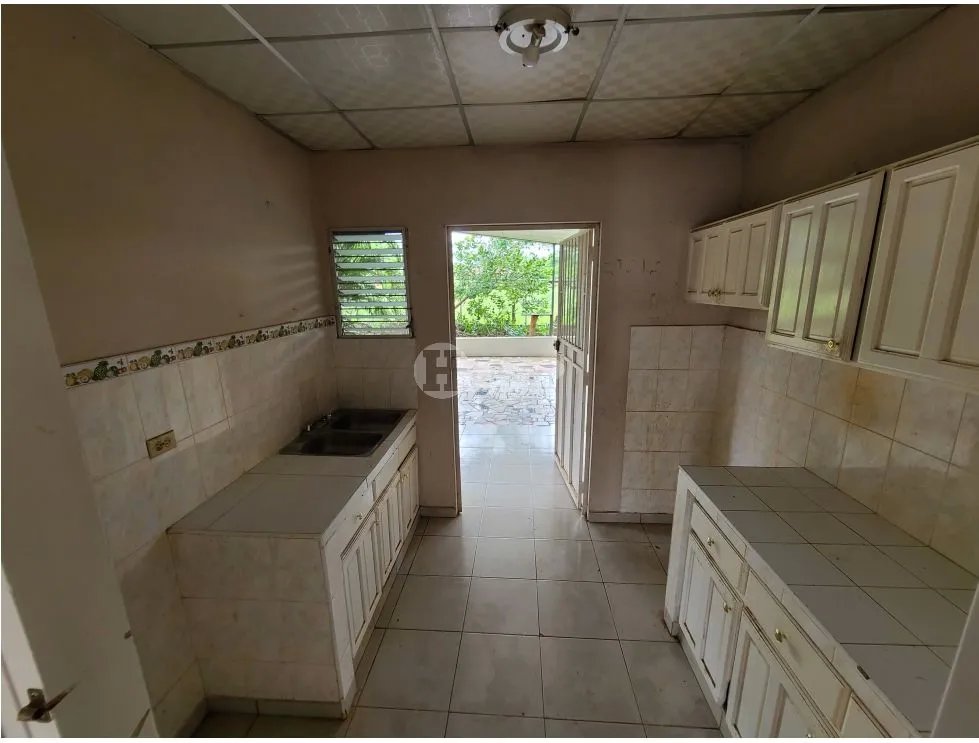 Casa a 3 minutos del hospital nelson collado, chitré herrera