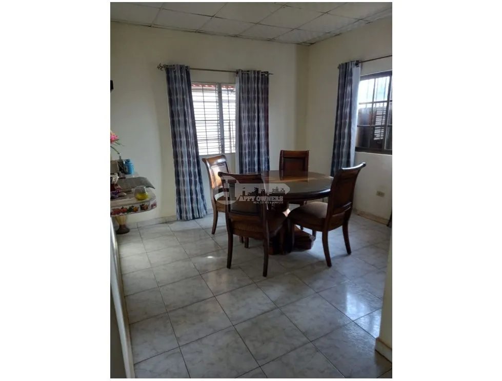 Se vende casa a pasos del super 99 de chitré herrera