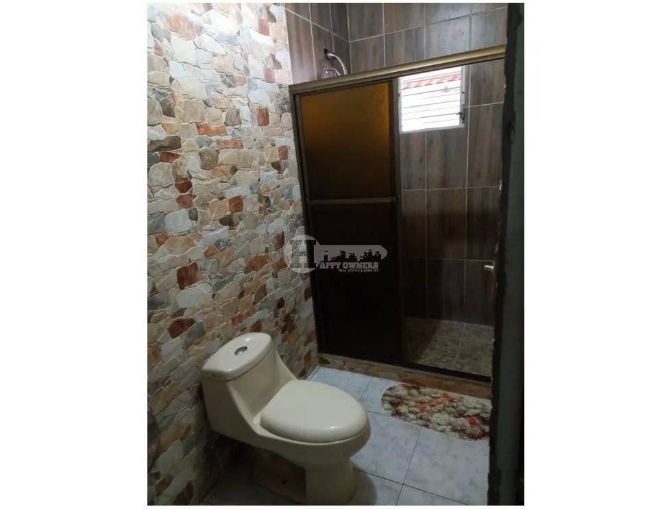 Se vende casa a pasos del super 99 de chitré herrera