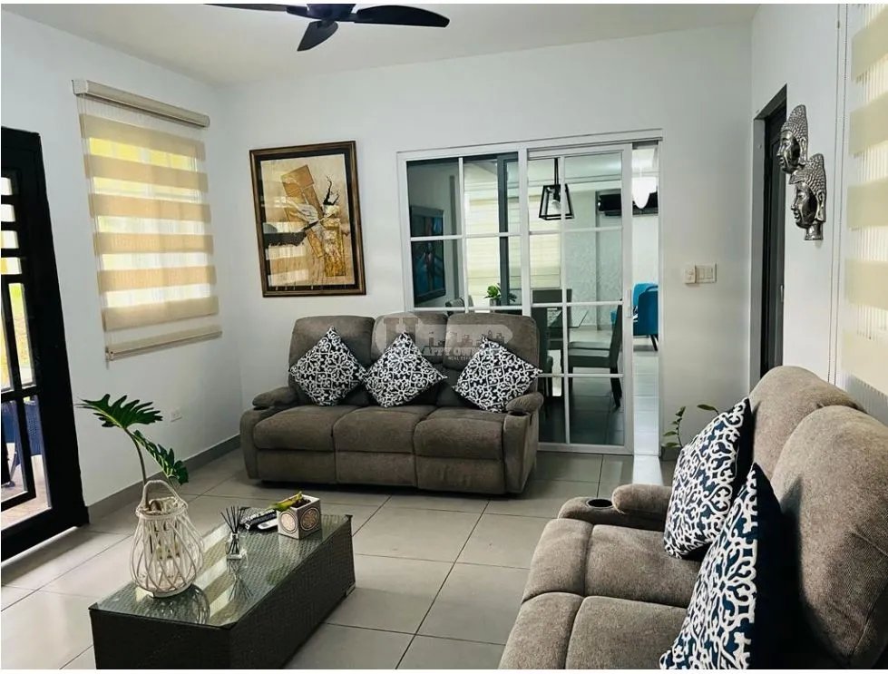 Venta de casa en villas del golf chitré
