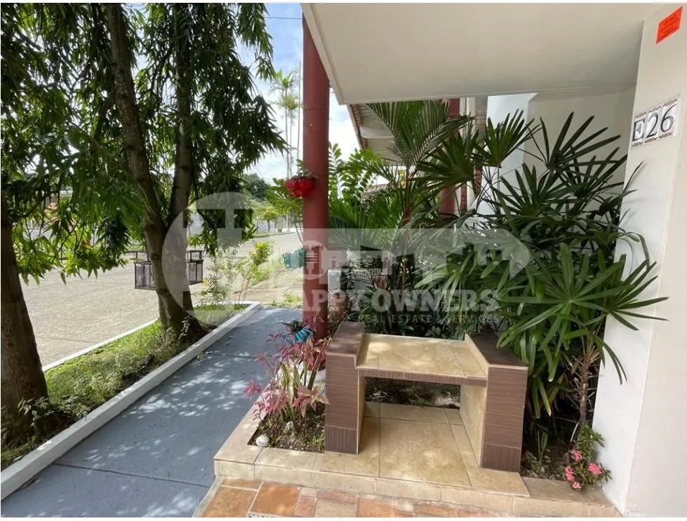 Se vende casa con balcón en residencial el bosque, tumba muerto