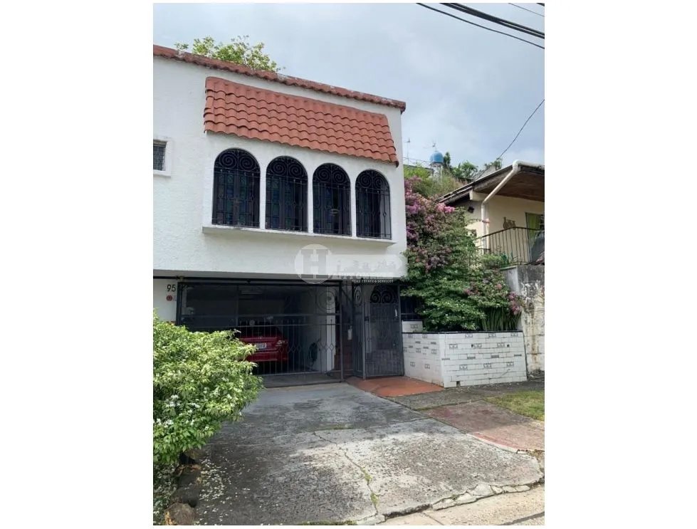 Se vende casa tipo chalet en betania
