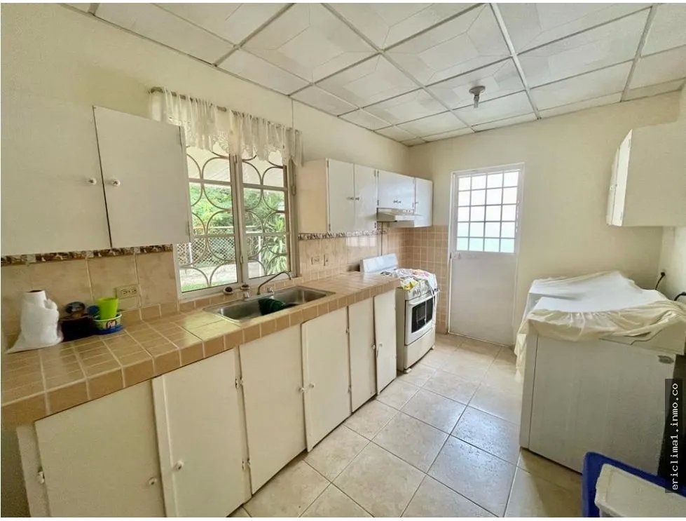 Venta de casa en brisas los guayacanes, chitré.
