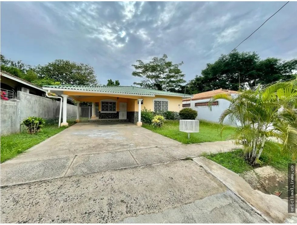 Venta de casa en brisas los guayacanes, chitré.