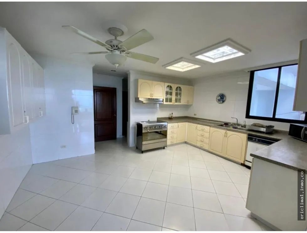 Venta de apartamento en ph condesa del mar, avenida balboa, panamá.