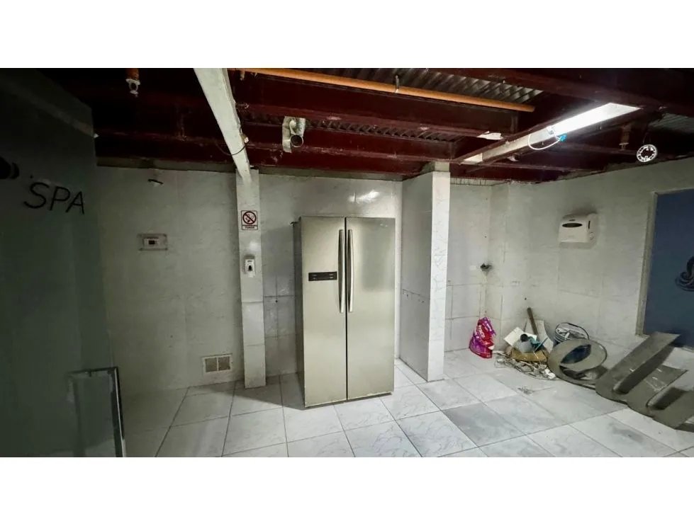 Se vende/alquila local comercial en plaza costa sur  324 m²