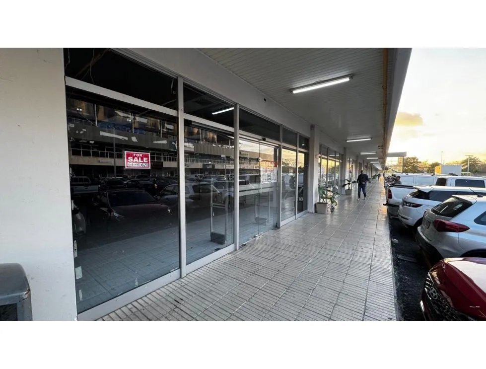 Se vende/alquila local comercial en plaza costa sur  324 m²