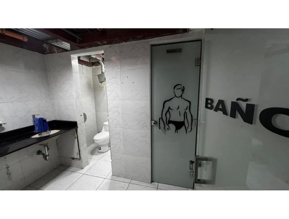Se vende/alquila local comercial en plaza costa sur  324 m²