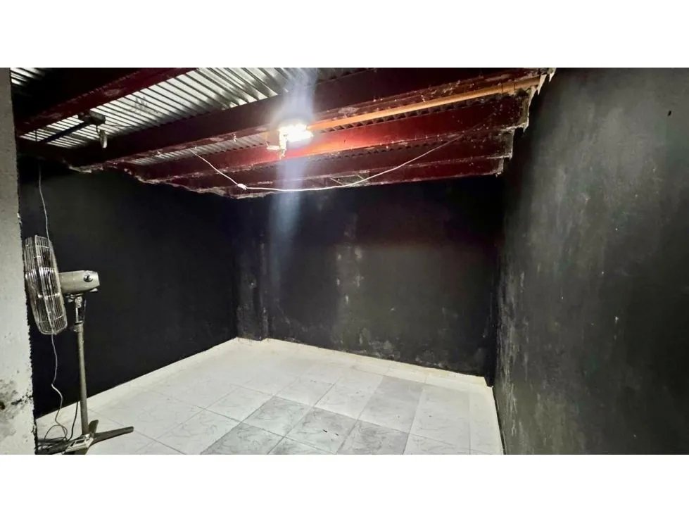Se vende/alquila local comercial en plaza costa sur  324 m²