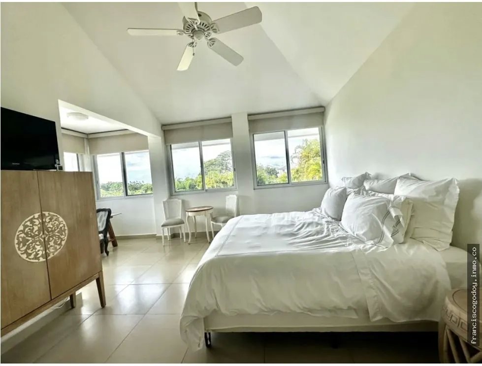 Venta de casa con piscina en cocoli