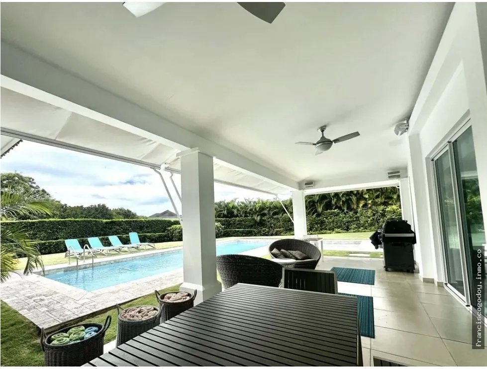Venta de casa con piscina en cocoli