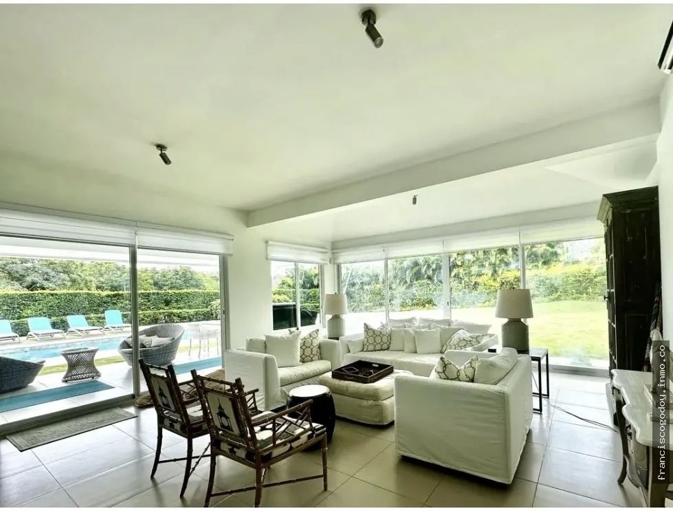 Venta de casa con piscina en cocoli