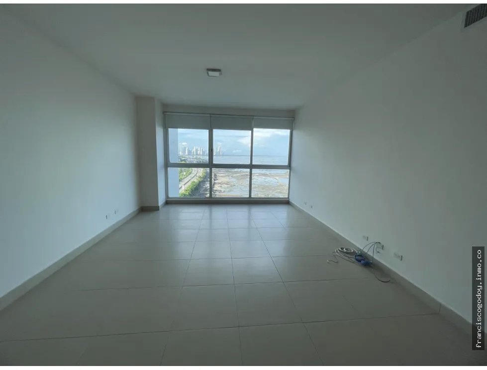 Venta de apartamento frente al mar en punta pacífica