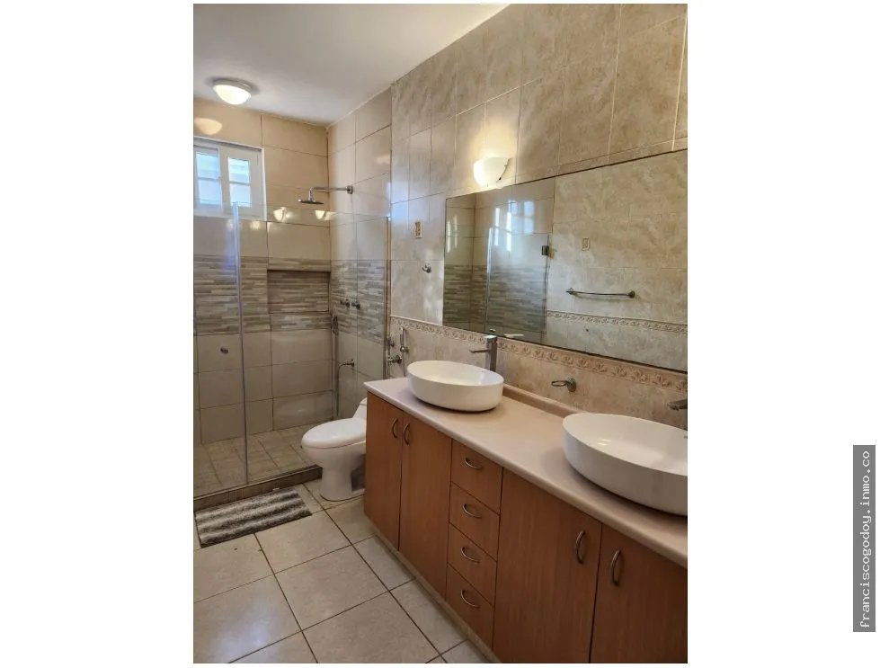 Casa a la venta en barriada cerrada en villa valencia, costa sur