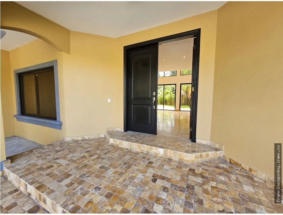 Casa en venta en urbanización antigua, costa del este
