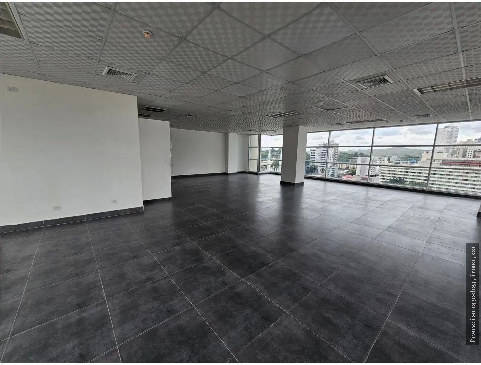 Venta de oficina en calle aquilino de la guardia
