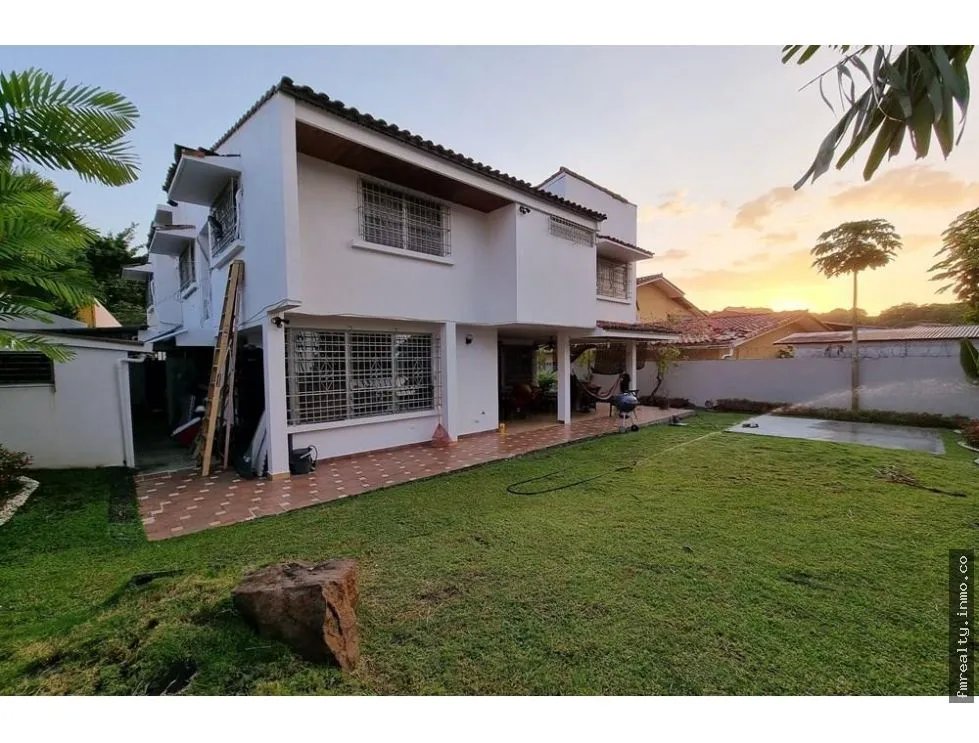 Se vende casa en la alameda
