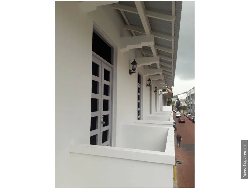 Se alquila local en casco antiguo fg