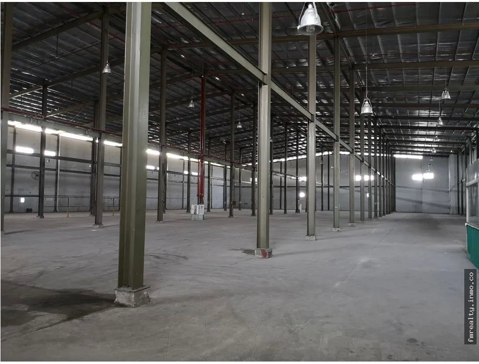 Aquilo galera bodega 4600m2 en milla 8 fgb