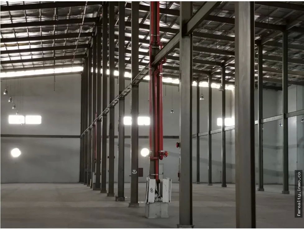 Aquilo galera bodega 4600m2 en milla 8 fgb