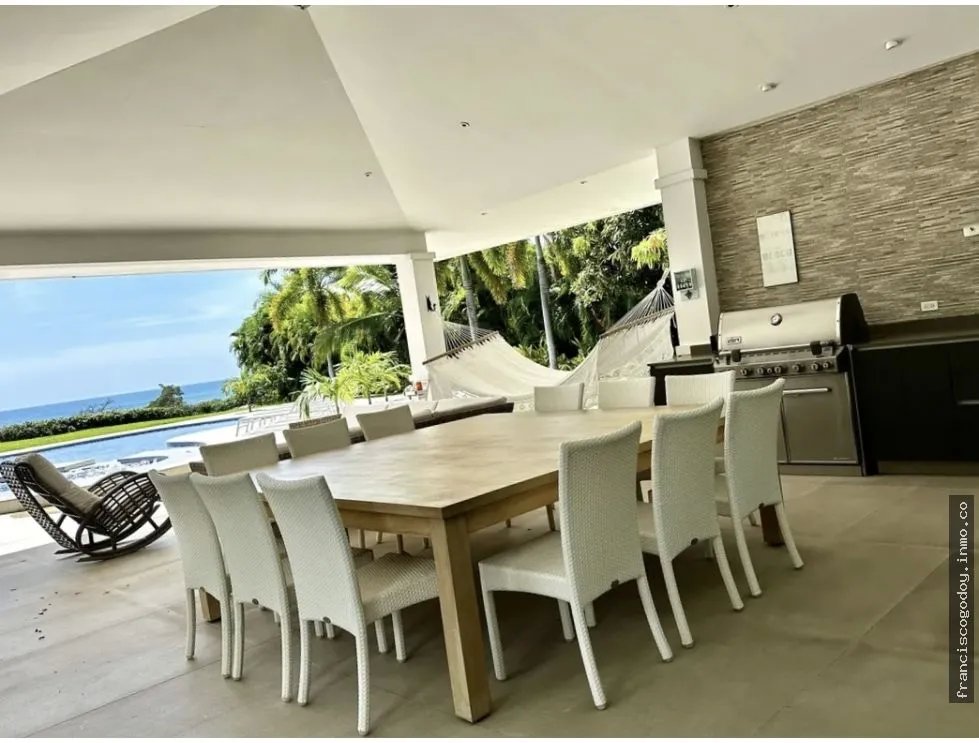 Venta de casa frente a la playa - bijao