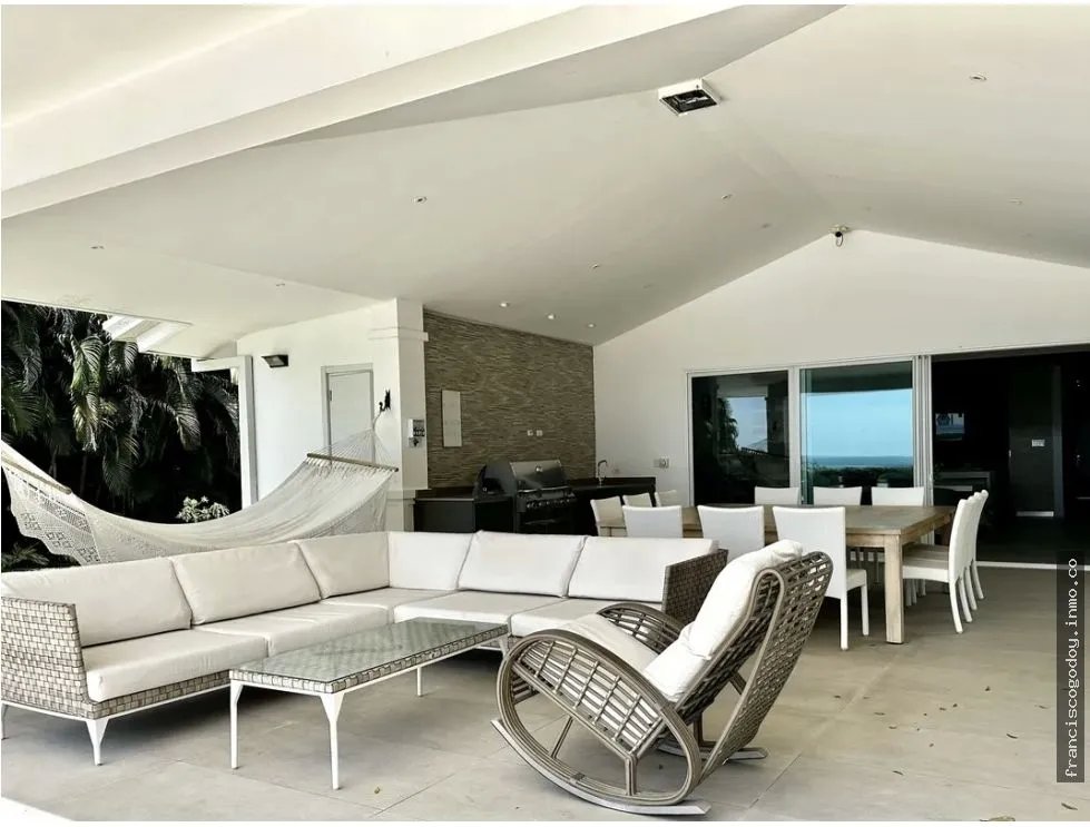 Venta de casa frente a la playa - bijao