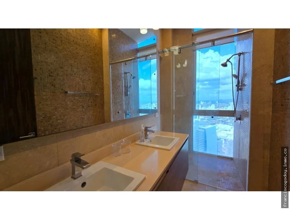 Venta de penthouse en punta pacífica