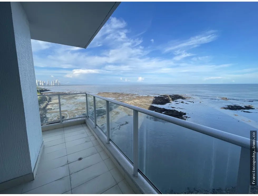 Venta de apartamento frente al mar en punta pacífica