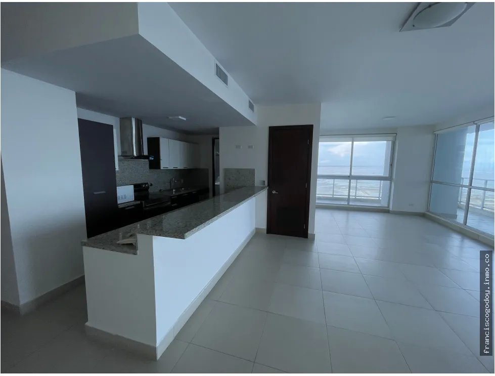 Venta de apartamento frente al mar en punta pacífica