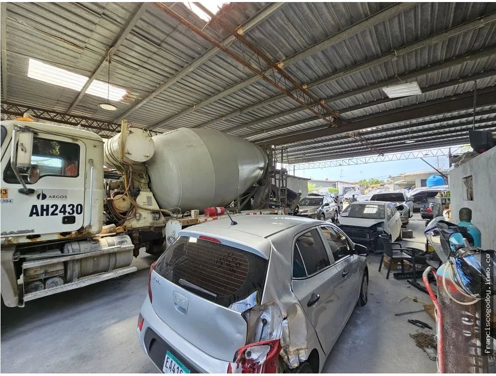 Amplia galera comercial en venta llano bonito