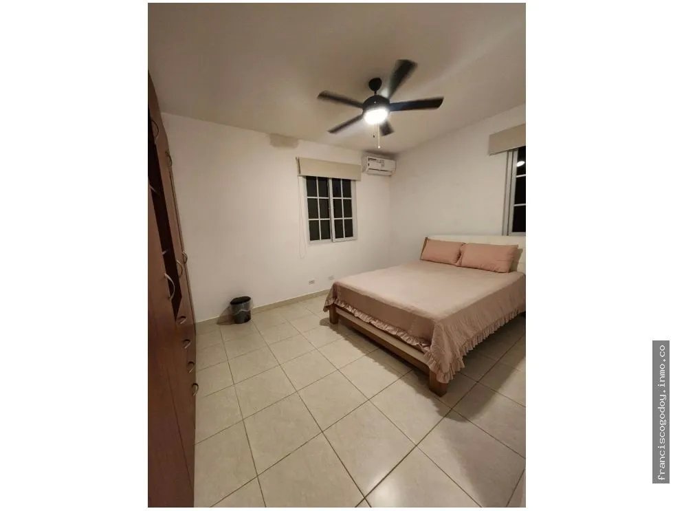 Casa a la venta en barriada cerrada en villa valencia, costa sur